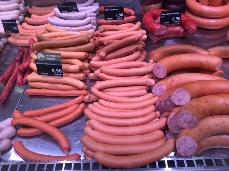 charcuterie-VARAGES-min_sausages_meat_butchery-1069321